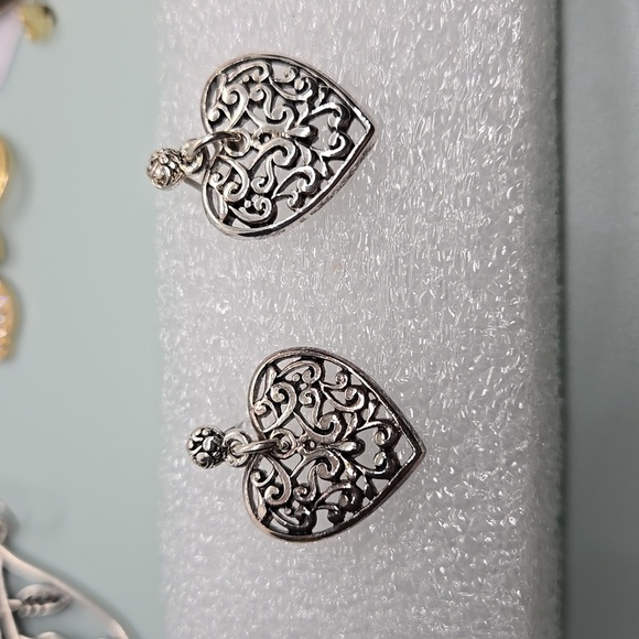 Elegant Silver Tone Heart Earrings - Picture 15 of 15